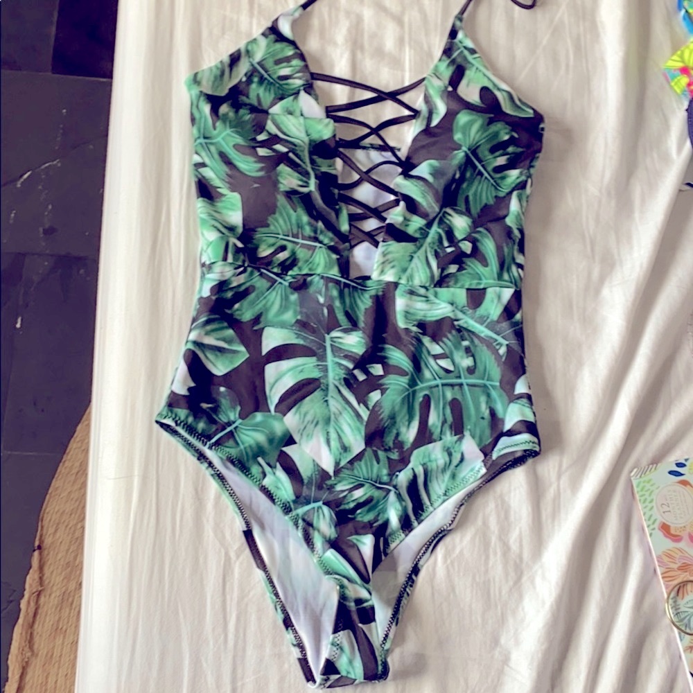 New without tag monstera pattern Hawaii one piece